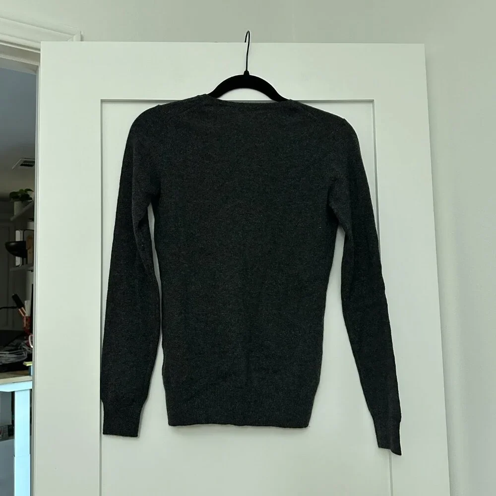 NWT Uniqlo Cashmere 100% V Neck Sweater - Picture 4 of 4